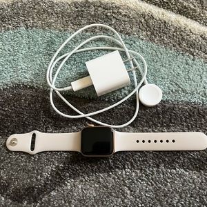 Gold Apple Watch series SE 40mm used for a month. Pretty much brand new